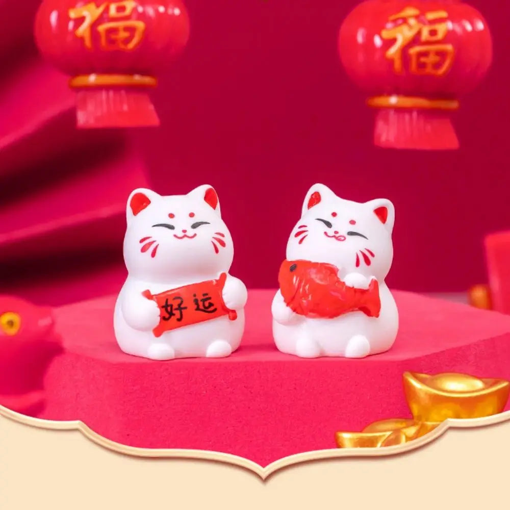 Modern Lucky Cat Figurine Crafts Ornaments Lovely Mini Cat Car Ornaments Cute Fortune Cat Figurines Gift