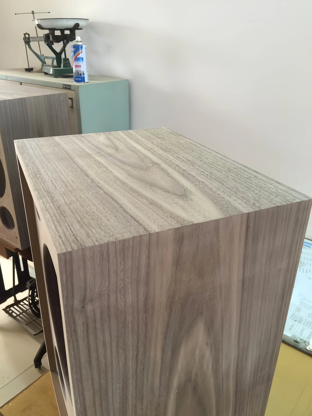 Thick Cut Natural Black Walnut Flat Cut Wood Veneer for Furniture Renovation DIY Crafts Car Interiors Speaker Surface Sheets