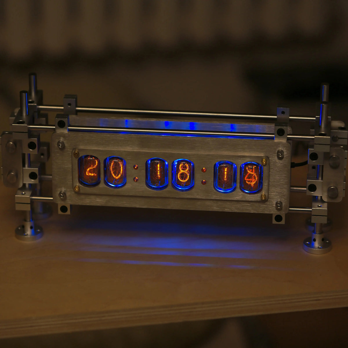 Vintage IN12 Glow Tube Clock Stainless Steel Electronic Clocks Luxury Digital Table Clock Home Desktop Decorations Nice Gifts