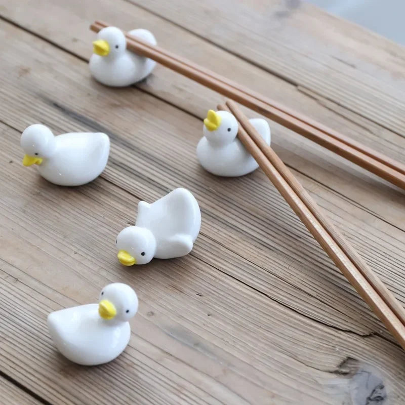 Cute Cat Ceramic Chopsticks Holder Stand Fine Design Chopstick Rack Pillow Care Rest Japanese Style Kitchen Tableware Tools New