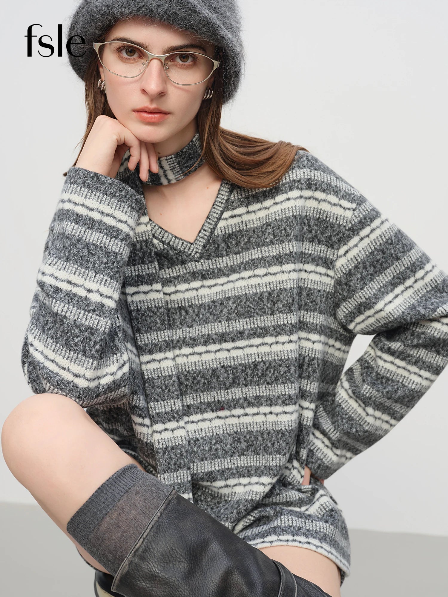 FSLE【Premium Series】temperament Striped V-neck Sweatshirt Suits Women's Winter 2025 New Style Shorts Sets Leisure