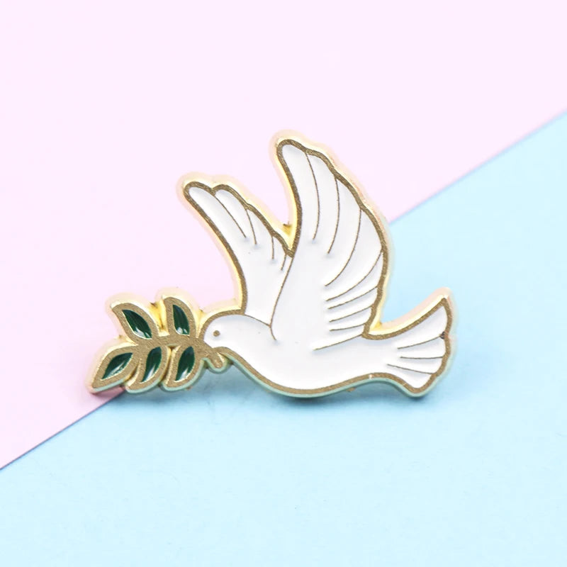 Cute Animal Series Enamel Brooch Alloy Pin Cartoon Kawaii Capybara Cat Dog Duck Pet Backpack Lapel Badge Jewelry Gift for Kids