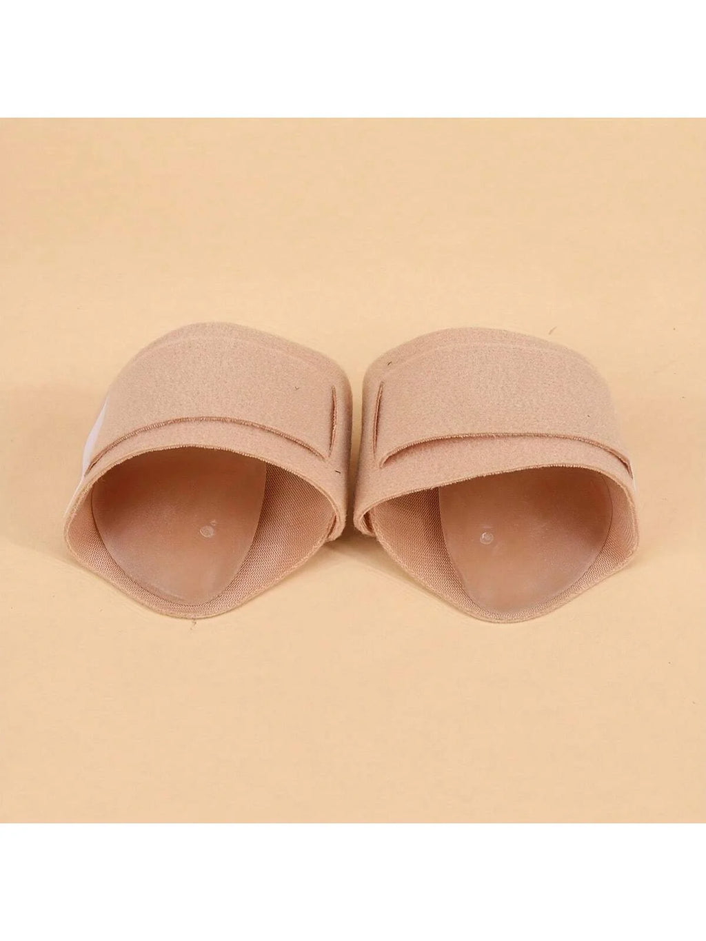 1 pair of men's and women's arch support sports insoles for flat feet to support the ball of the foot and relieve pressure.