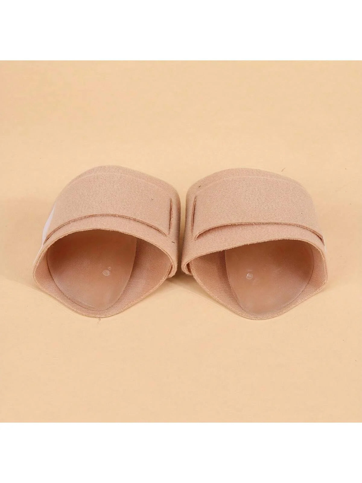 1 pair of men's and women's arch support sports insoles for flat feet to support the ball of the foot and relieve pressure.