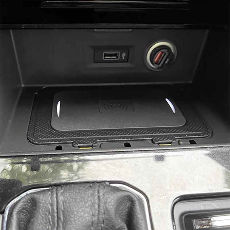 15W Car wireless charger fast phone charger charging pad panel charging holder for VW Jetta MK7 Teramont T-Roc T-Cross
