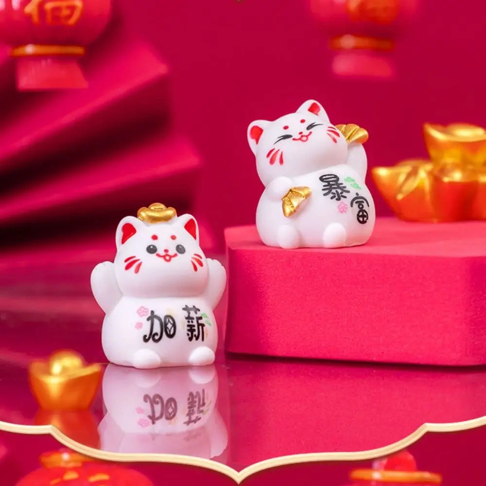 Modern Lucky Cat Figurine Crafts Ornaments Lovely Mini Cat Car Ornaments Cute Fortune Cat Figurines Gift